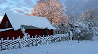 farm-home-with-snow